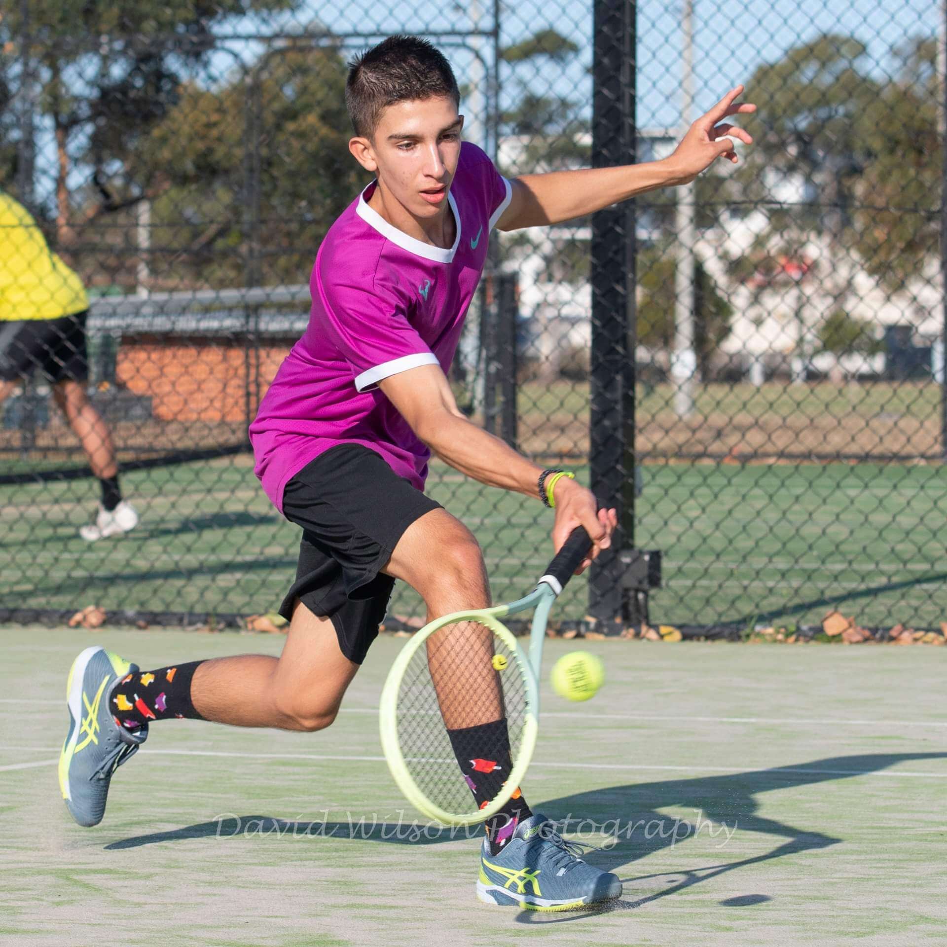 Tennis player reaching ball